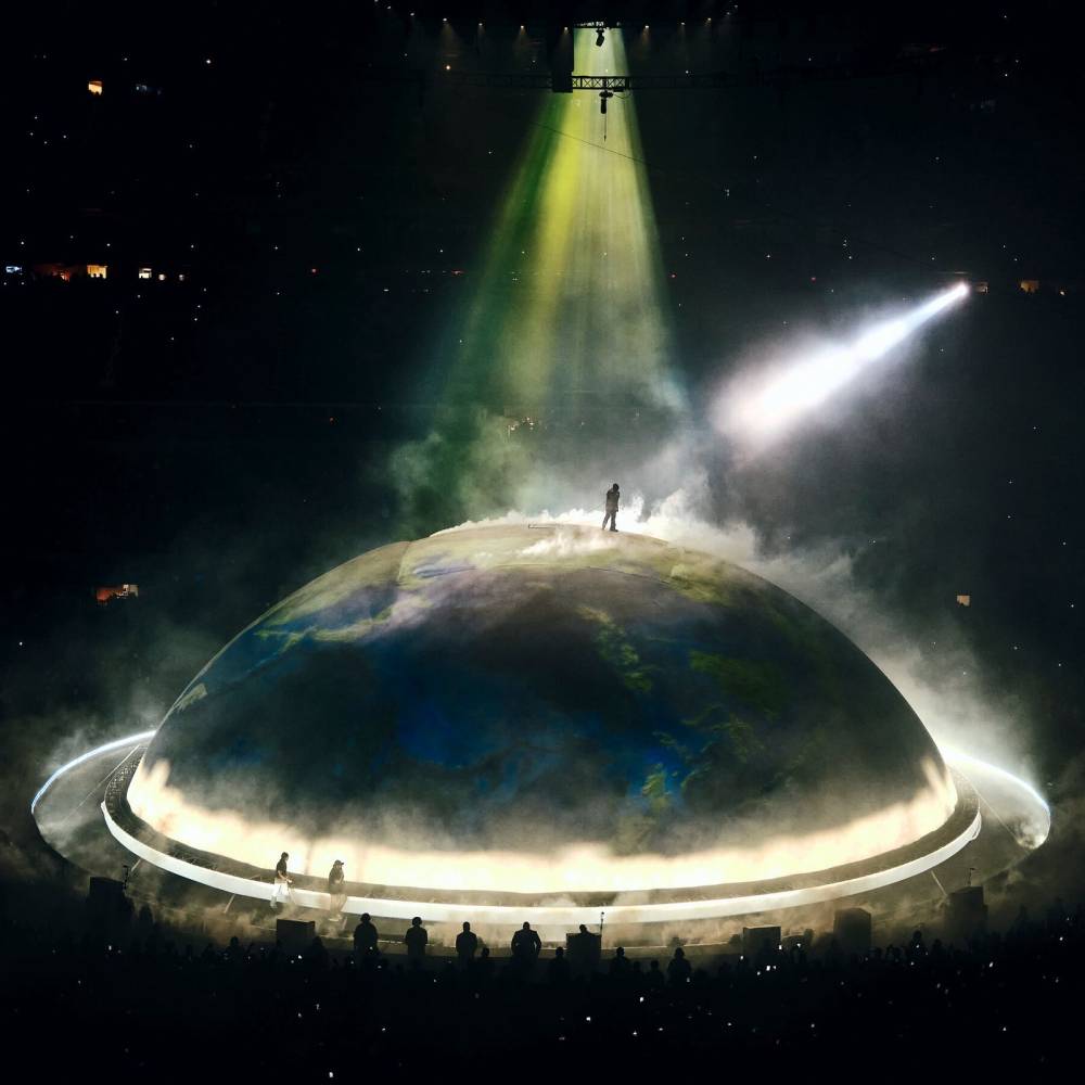 ¡EL REGRESO DE YE! KANYE WEST REAPARECE EN EE.UU. CON UN SHOW QUE PARALIZÓ LOS ÁNGELES