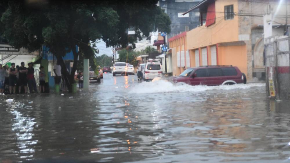 Caos por lluvias: inundaciones golpean el Distrito Nacional hoy