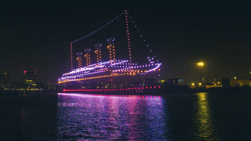 DRONES RECREAN AL RMS TITANIC EN EL CIELO DE BELFAST 114 AÑOS DESPUÉS DE SU ZARPIDA ORIGINAL