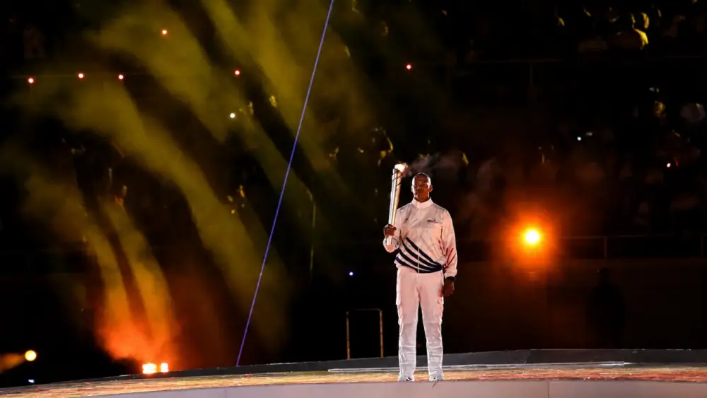 Félix Sánchez emociona a todo un país al recibir la antorcha de Santo Domingo 2026