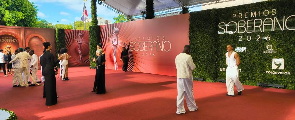 ASÍ LUCEN ALGUNAS CELEBRIDADES EN LA ALFOMBRA ROJA DE LOS PREMIOS SOBERANO 2026