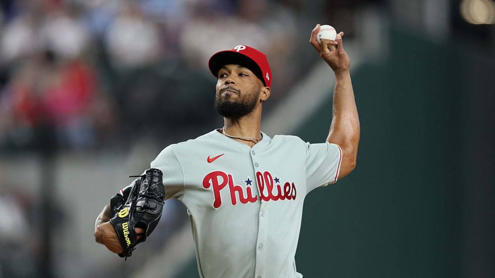 CRISTOPHER SÁNCHEZ FIRMA EXTENSIÓN DE US$107 MILLONES CON LOS FILIS