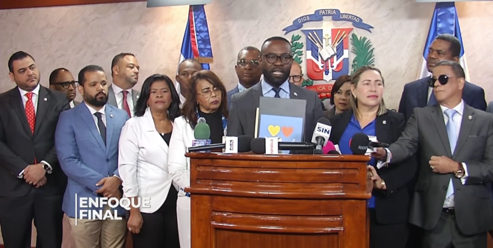 PROPONEN RESTRINGIR PASAPORTE Y LICENCIA A QUIENES NO PAGUEN PENSIÓN EN RD
